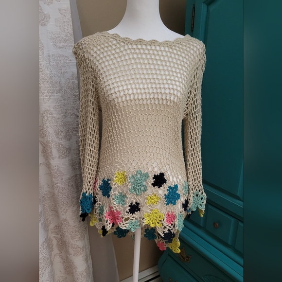 Miss Kelly 1999 Tops - Vintage Crochet Knit Top - Cream with Multicolor Floral Accents